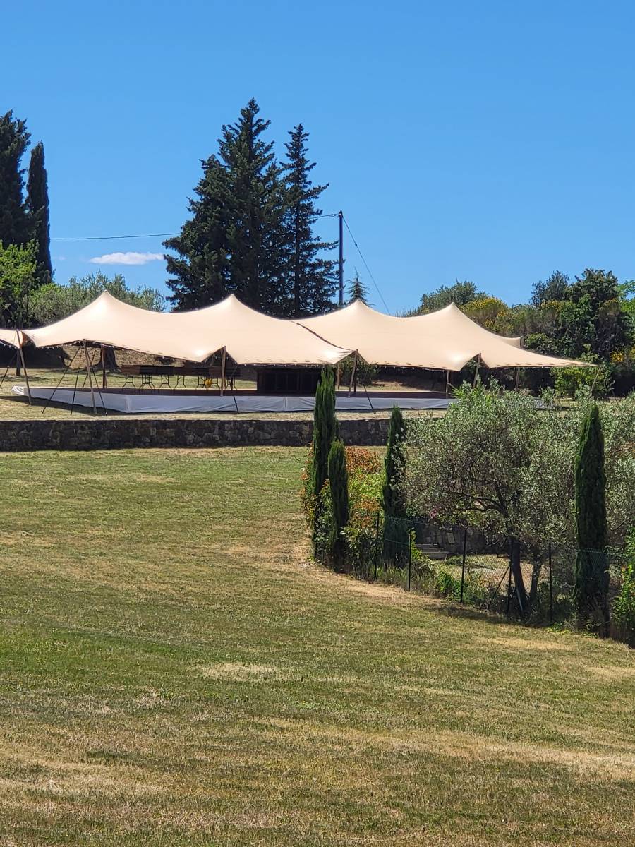 Mise à disposition d'une tente nomade pour un mariage à Fayence dans le Var.