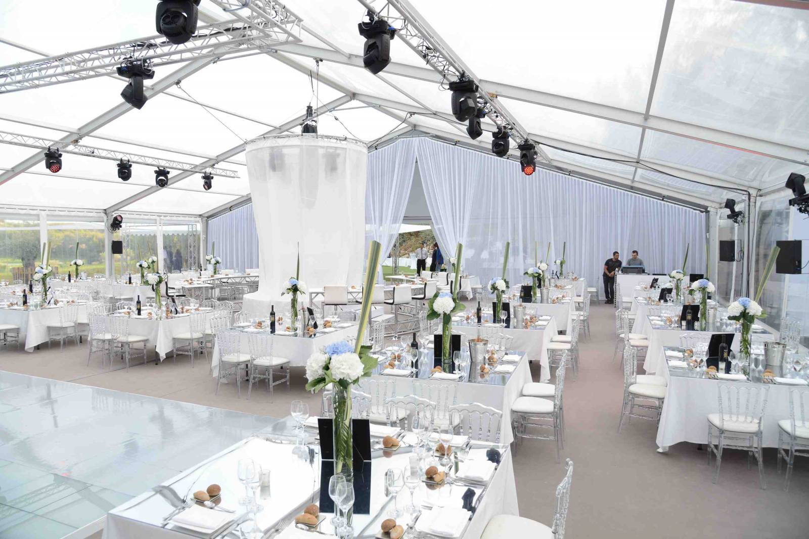 Installation de chapiteau pour mariage pour 500 personnes à Bandol dans le Var