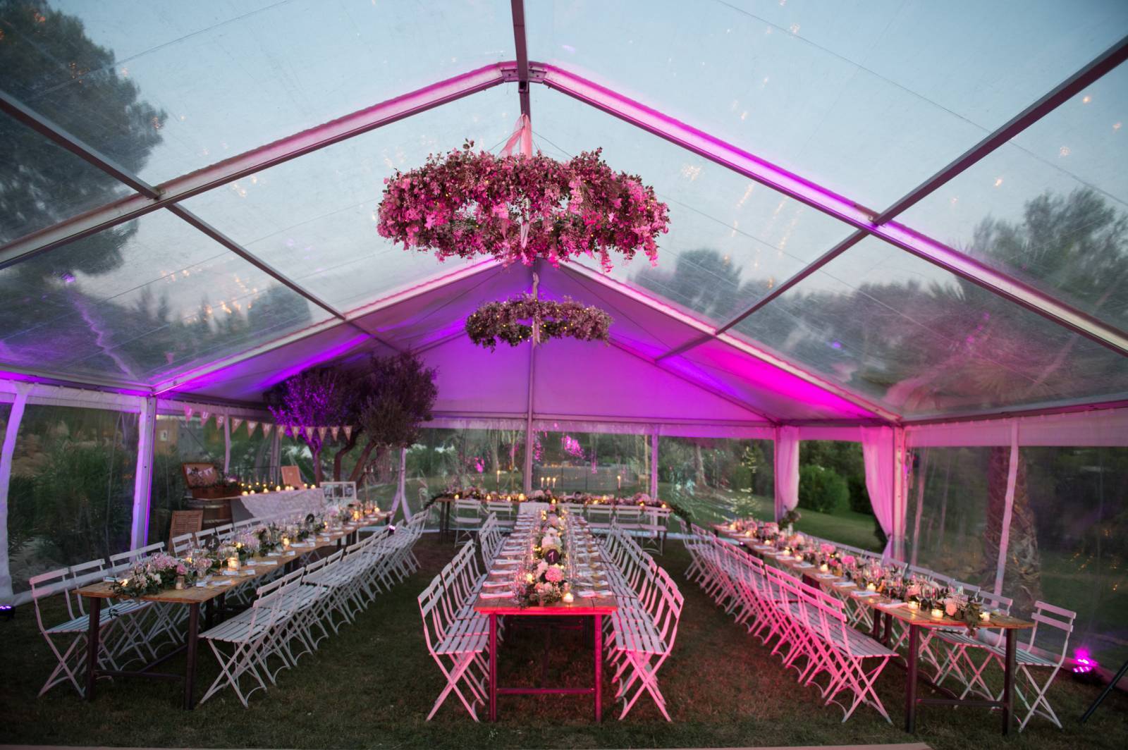 Louer un chapiteau de mariage à Marseille : structure sur mesure et service clé en main avec PLC Events